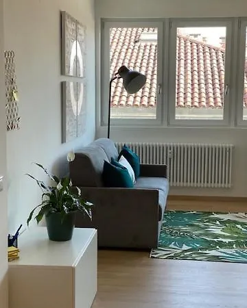 Mandi Mandi Cavour Apartman *