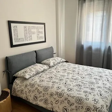 Mandi Mandi Cavour Apartman *