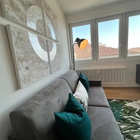 Mandi Mandi Cavour *