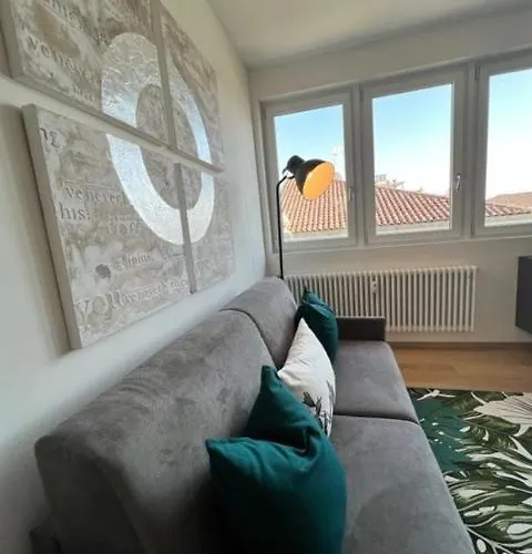 Mandi Mandi Cavour *